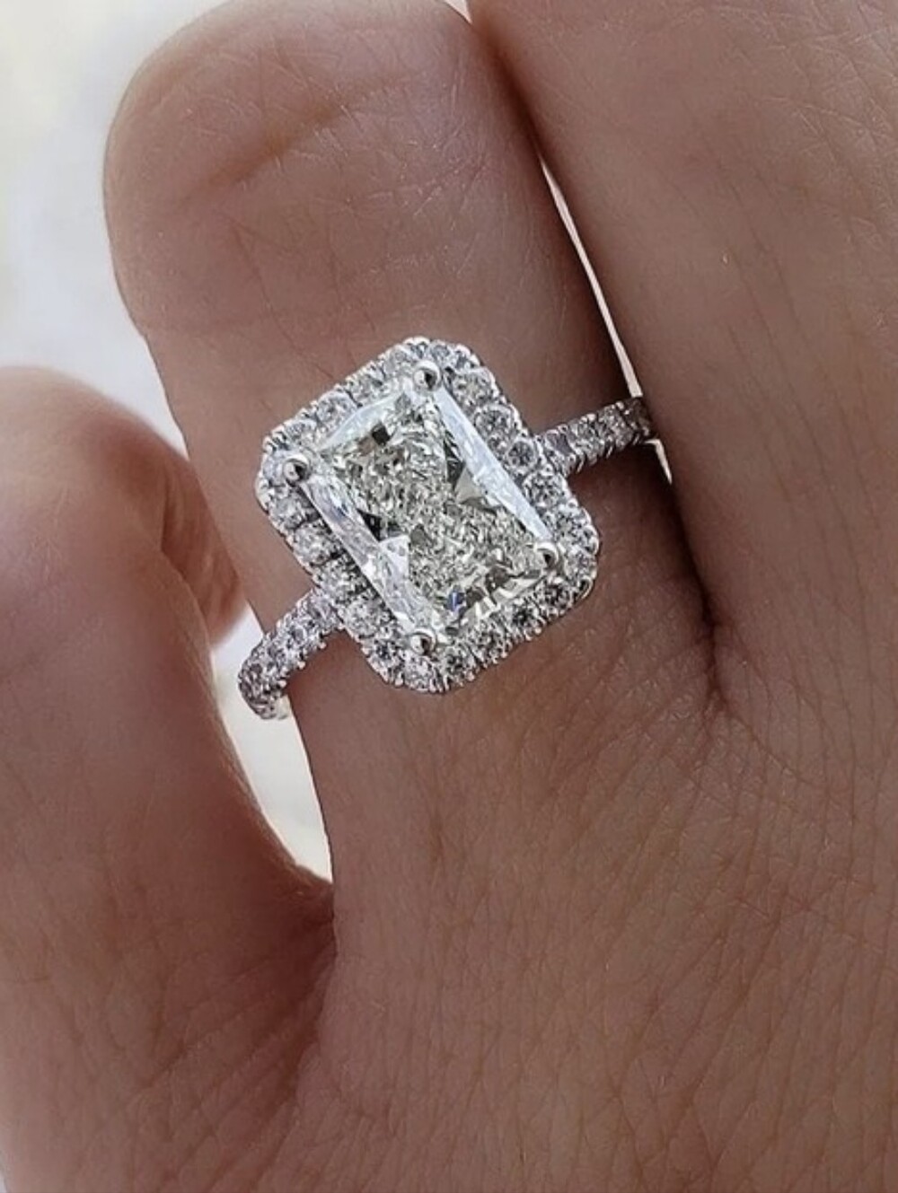 GRA Certified 2.25 CT* VVS1 Radiant-cut Halo Pave Moissanite Ring Size 7